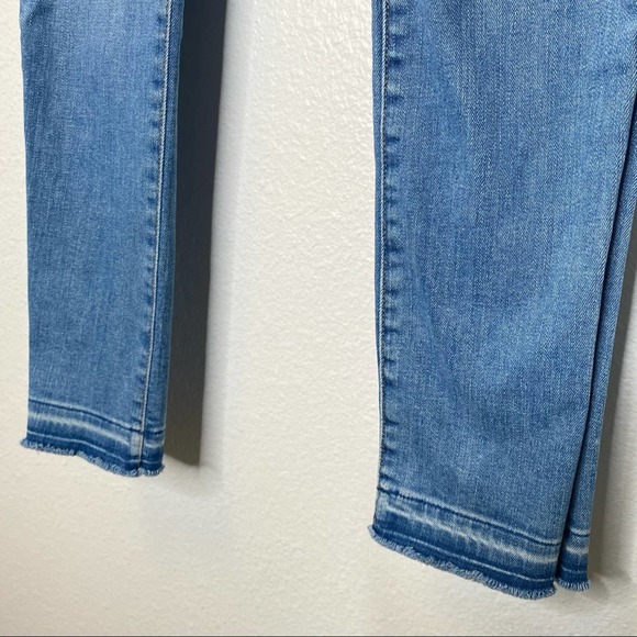 VERONICA BEARD Debbie Frayed Crop Skinny Jeans In Ocean Blue - Picture 7 of 8